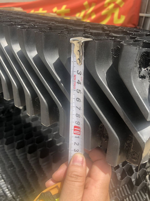 Componentes celulares da torre refrigerando do eliminador da tração do PVC do favo de mel preto